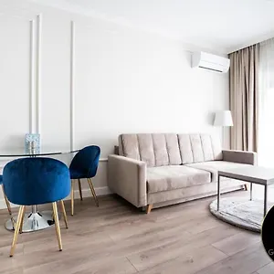 https://comfortable-and-luxury-apartment-mennica-residence.warsawhotelspoland.com
